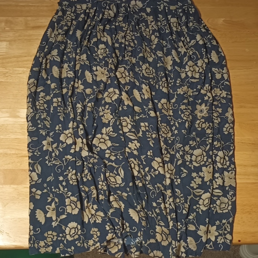 size 14 navy blue floral pattern long skirt